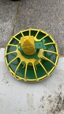 Bandejas de alimentação para frangos de corte com 15 grelhas